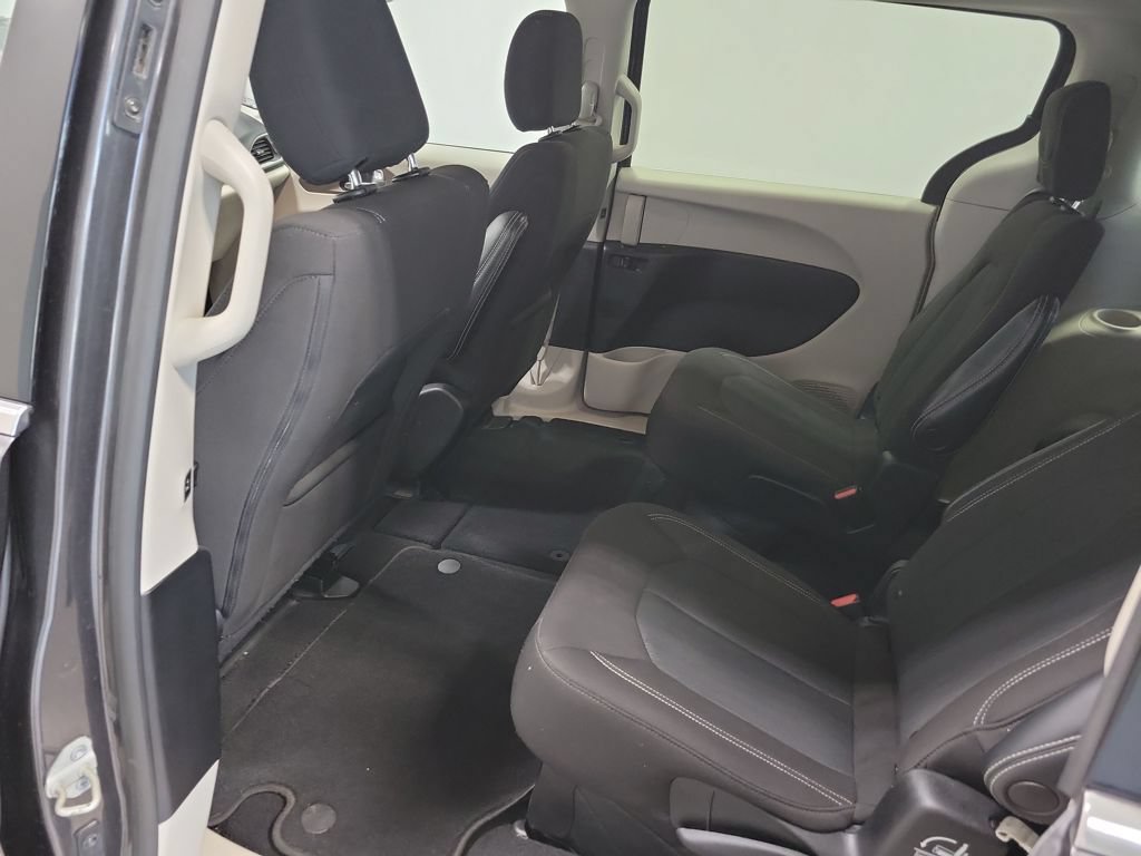 Used 2023 Chrysler Voyager LX FWD image 32