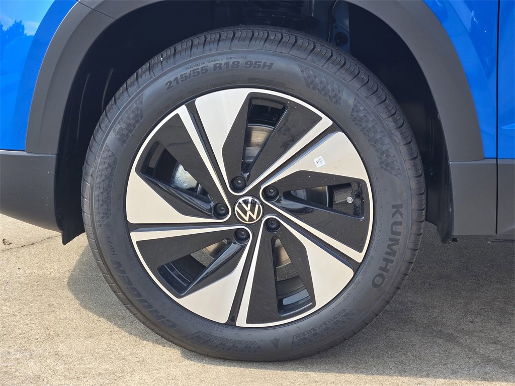 New 2025 Volkswagen Taos SE image 10