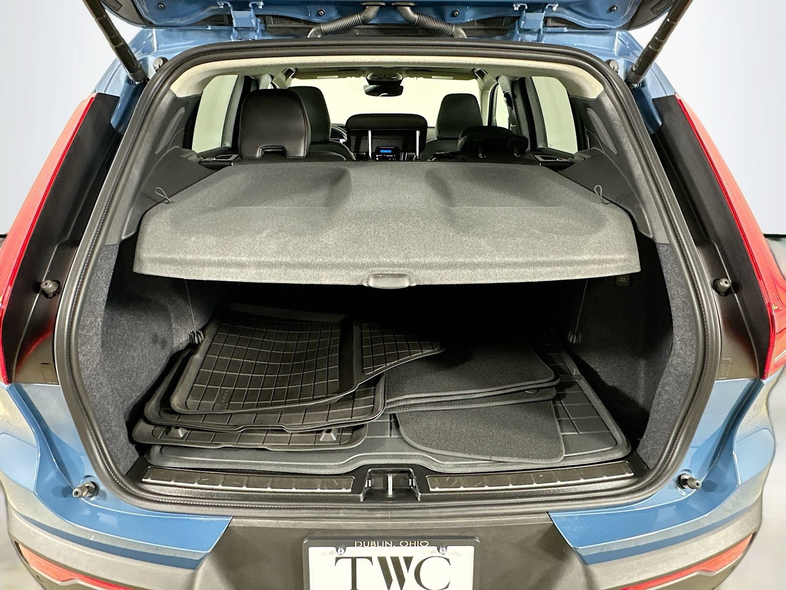 Used 2025 Volvo XC40 B5 Ultra w/ Climate Package AWD/4WD image 37