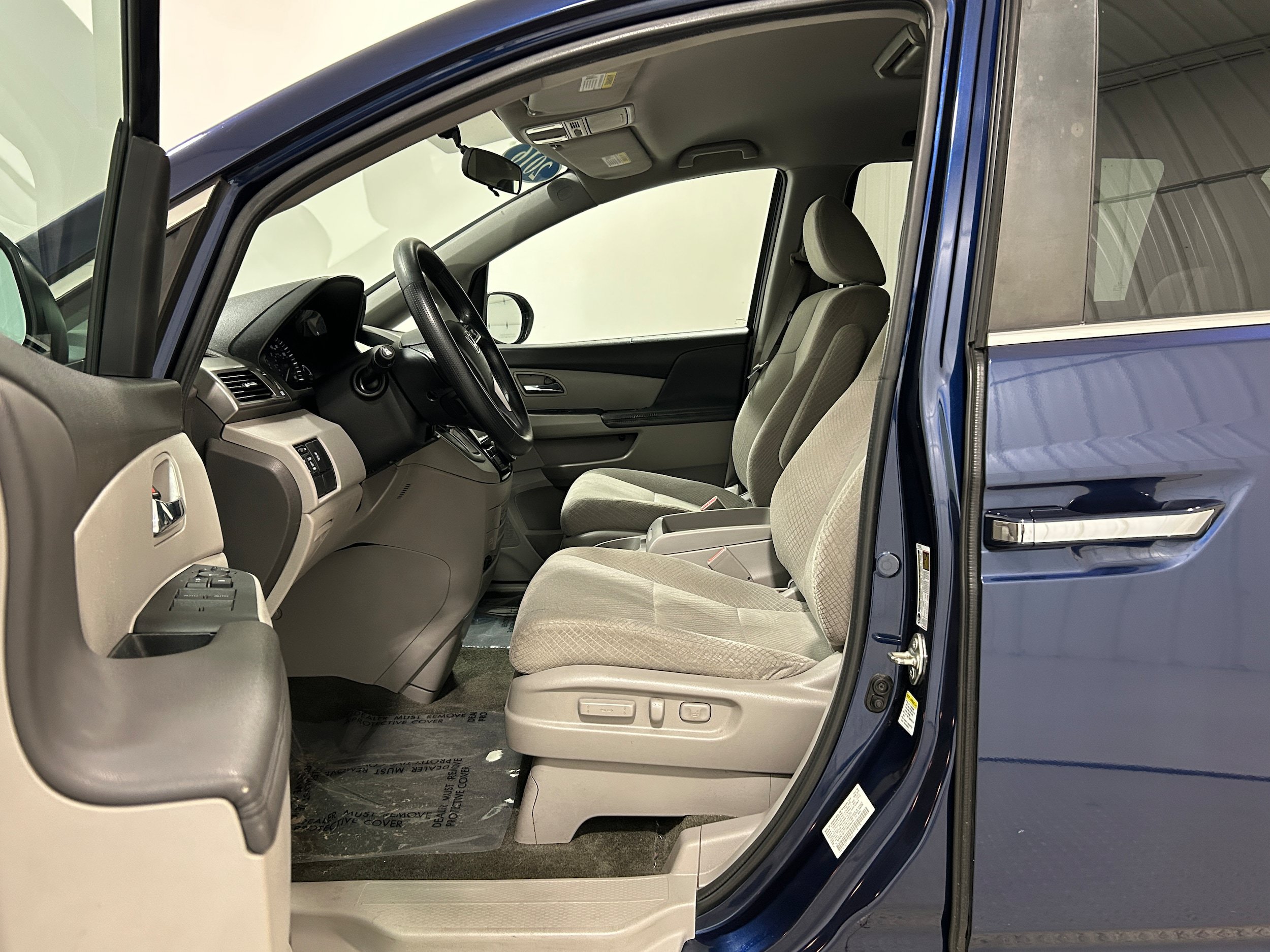 Used 2016 Honda Odyssey SE image 4