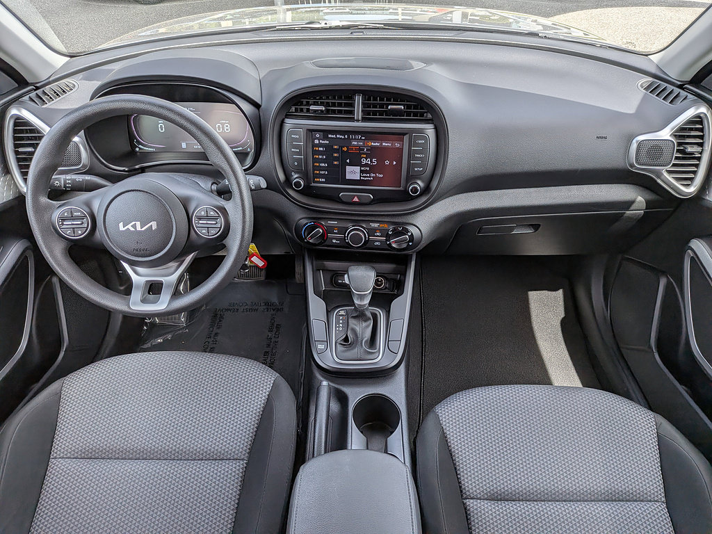 Used 2023 Kia Soul LX w/ LX Technology Package FWD image 40