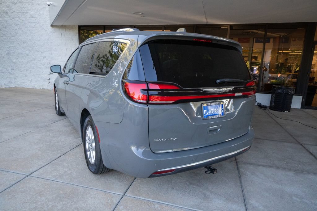 Used 2021 Chrysler Pacifica Touring-L w/ Uconnect Theater Family Group FWD image 5