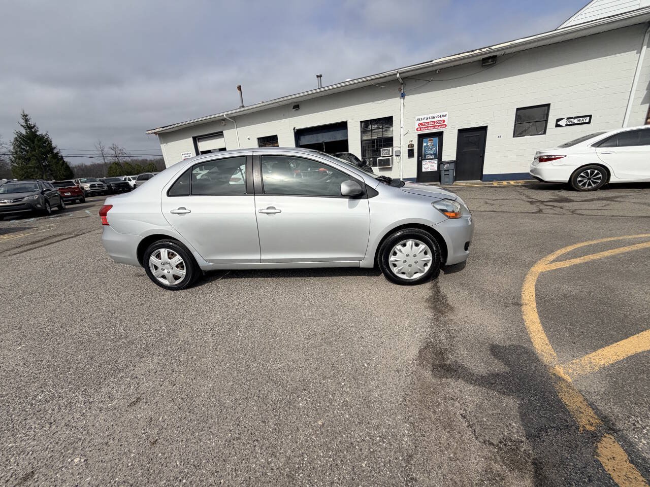 Used 2009 Toyota Yaris Sedan w/ Convenience Pkg FWD image 5