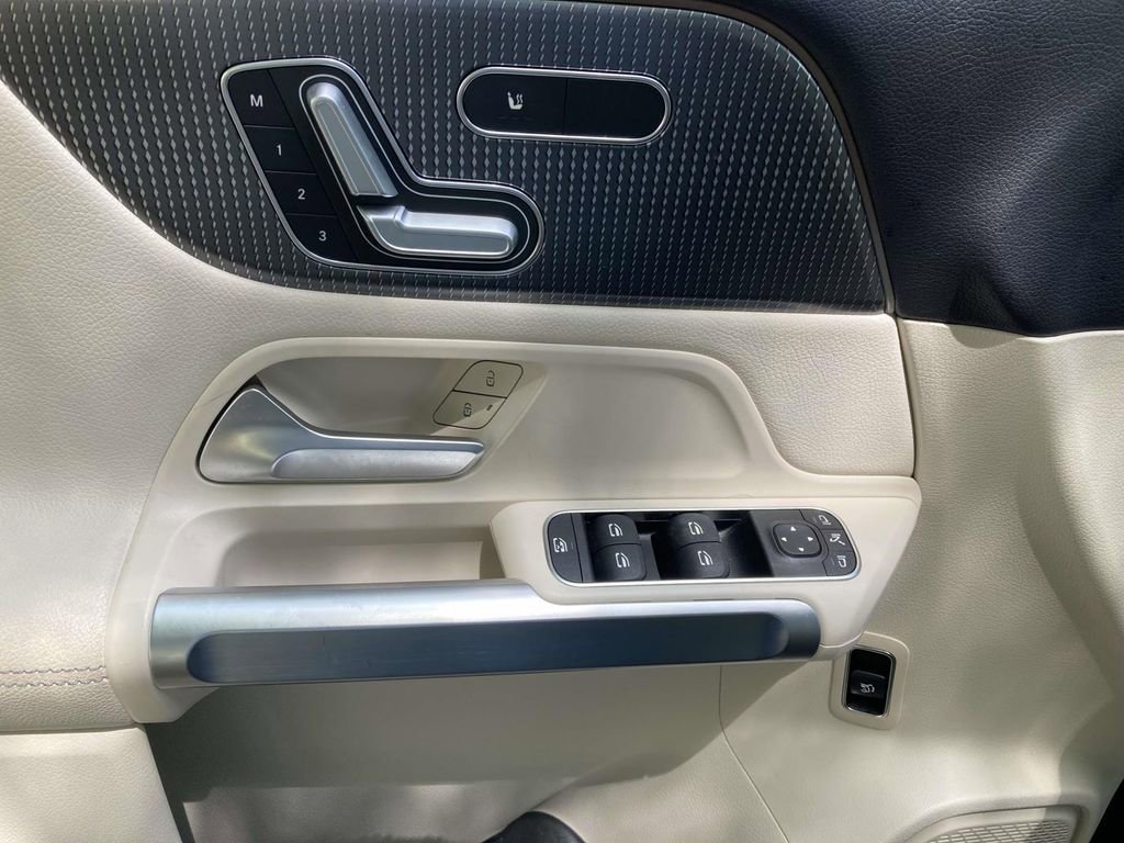 Used 2020 Mercedes-Benz GLB 250 image 11