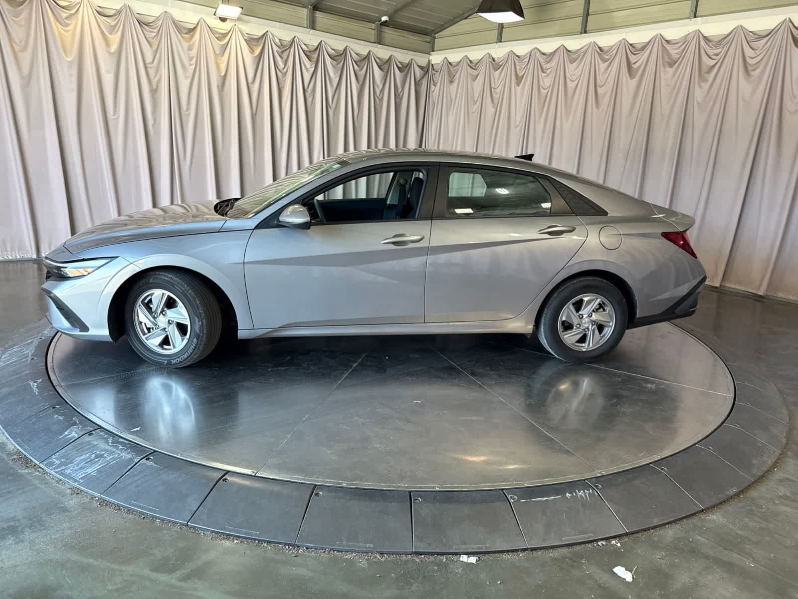 Certified 2026 Hyundai Elantra SE FWD image 8