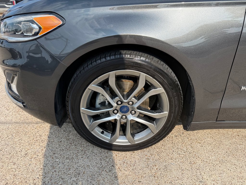Used 2019 Ford Fusion Titanium FWD image 11