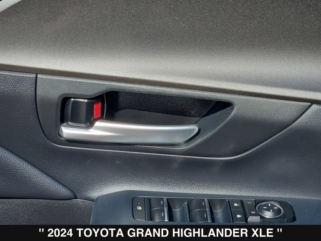 Used 2024 Toyota Grand Highlander AWD image 15