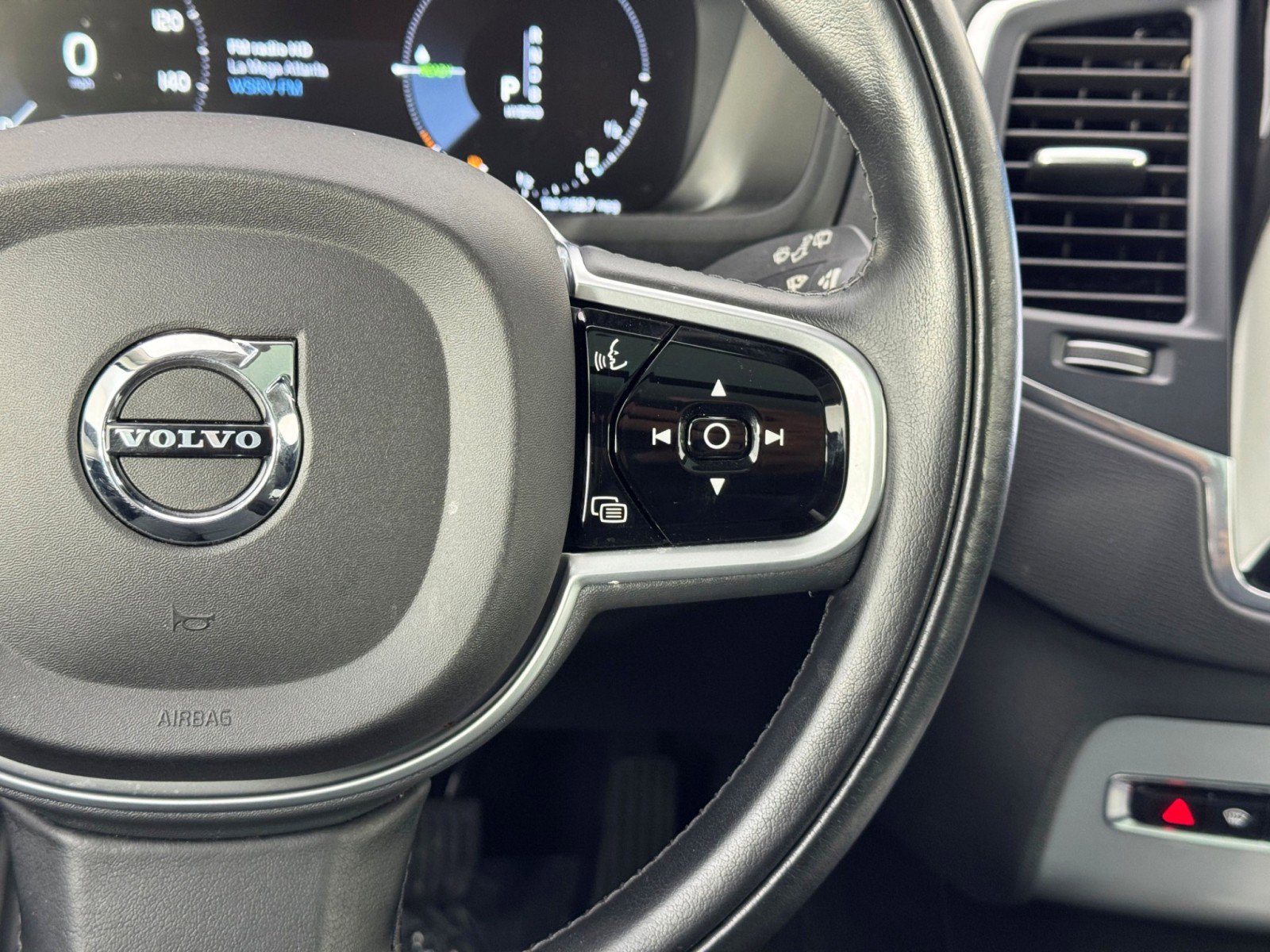 Used 2018 Volvo XC90 T8 Momentum w/ Convenience Package AWD/4WD image 22