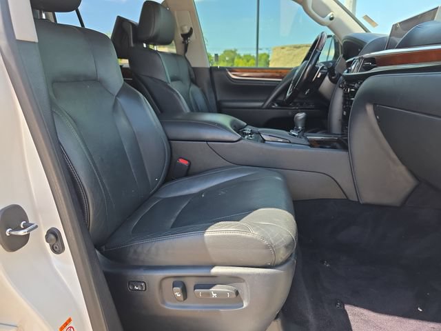Used 2018 Lexus LX 570 4WD w/ Luxury Package image 19
