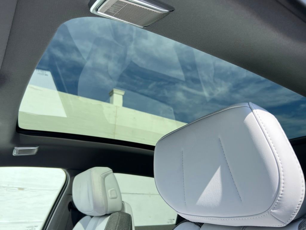 New 2026 Cadillac Optiq Luxury 1 image 11