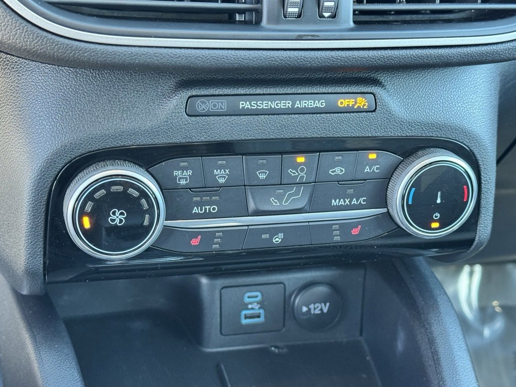 Used 2022 Ford Escape SE w/ Cold Weather Package image 17