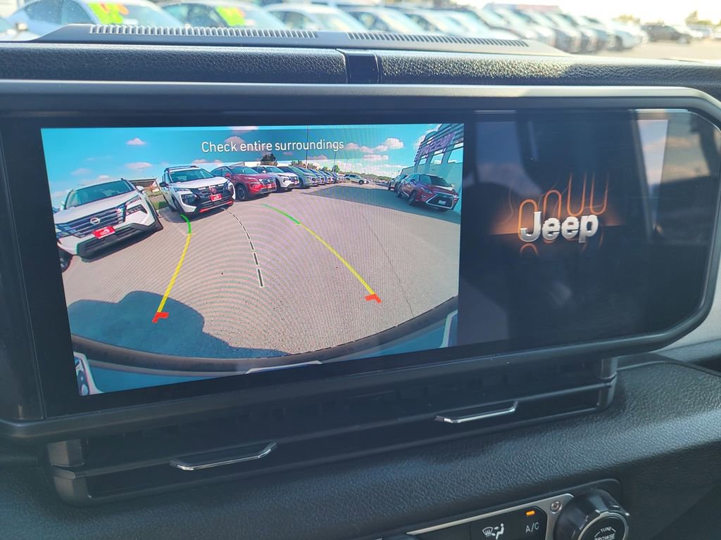 Used 2024 Jeep Wrangler Unlimited image 18