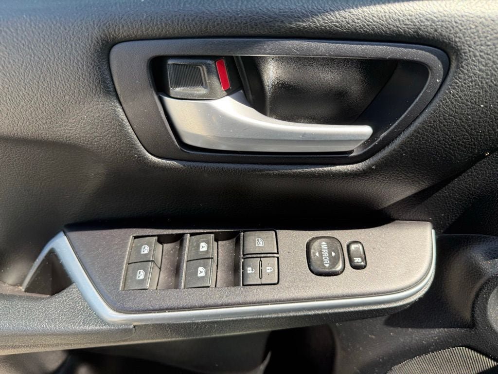 Used 2015 Toyota Camry LE FWD image 19
