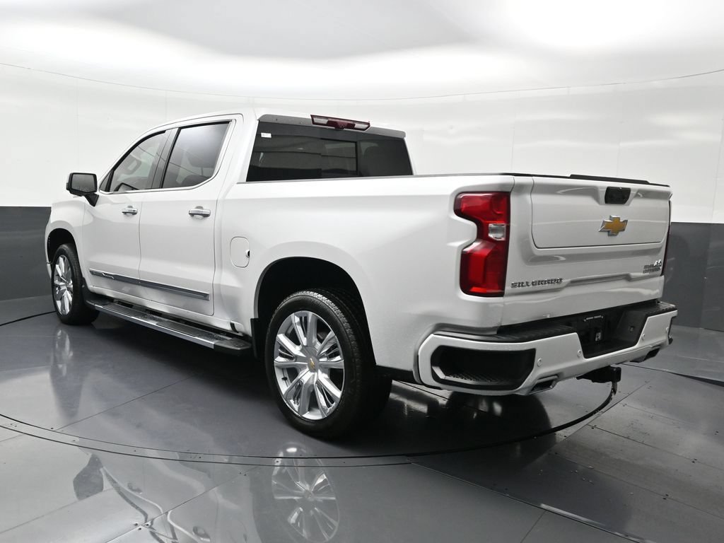 Used 2025 Chevrolet Silverado 1500 High Country w/ High Country Premium Package AWD/4WD image 3