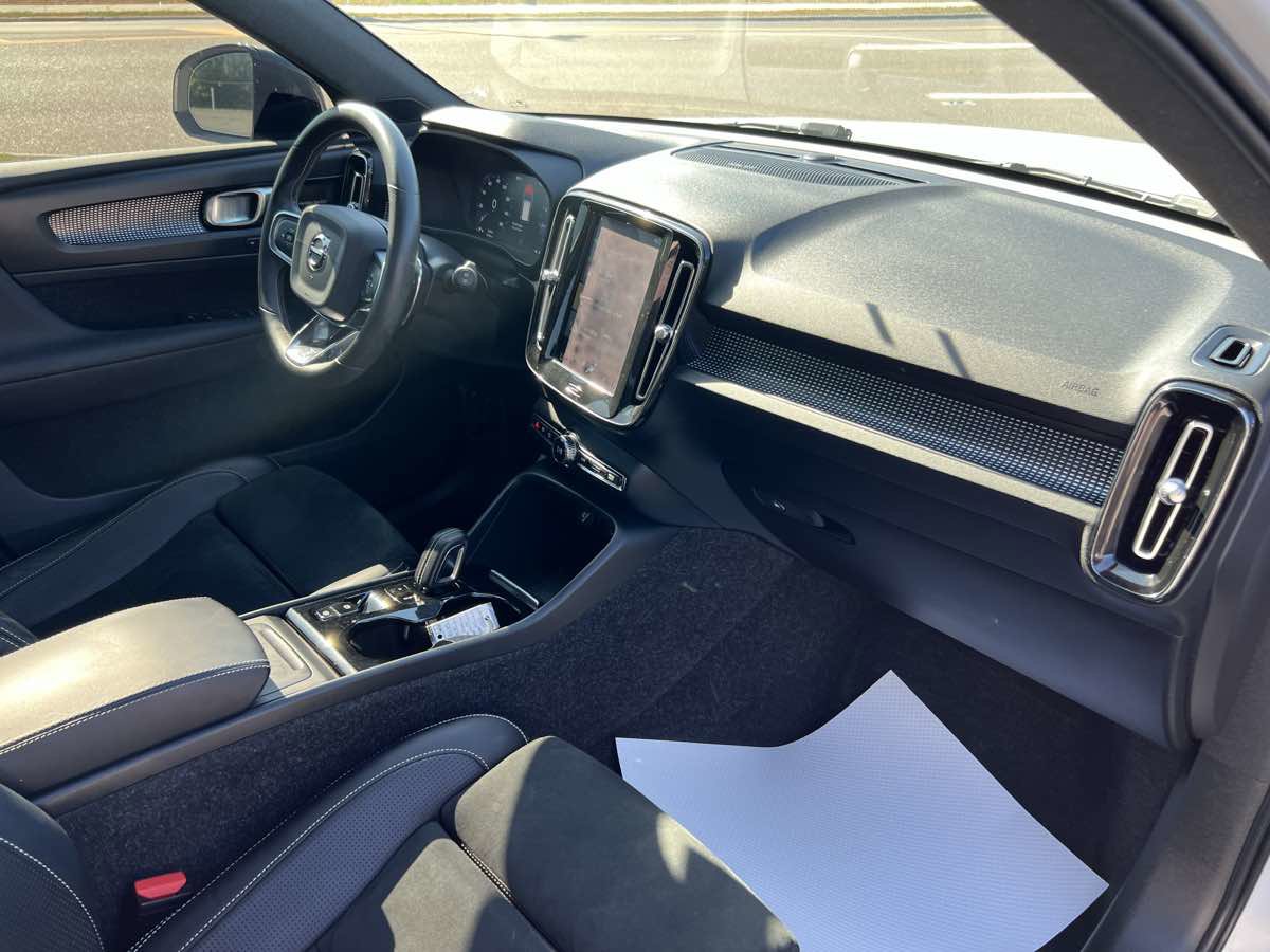 Used 2020 Volvo XC40 T5 R-Design image 20