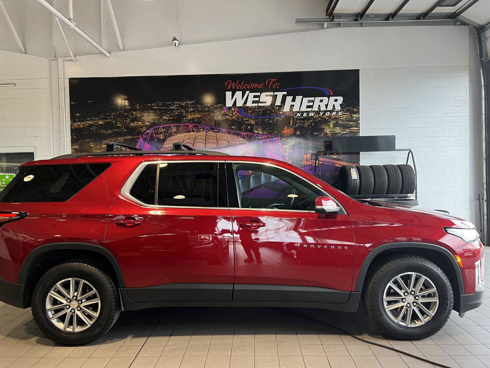 Used 2023 Chevrolet Traverse LT AWD/4WD image 7