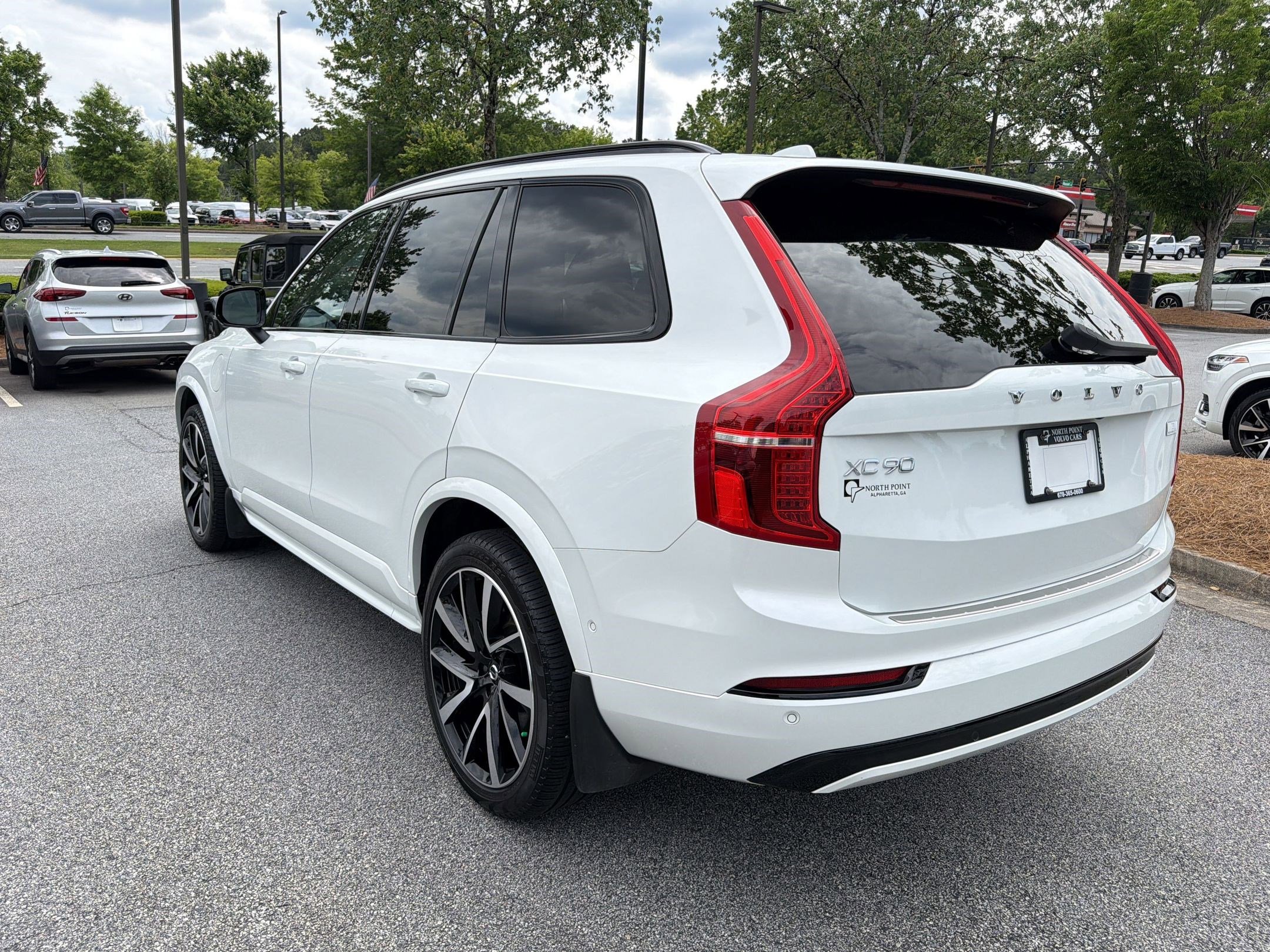 Certified 2023 Volvo XC90 T8 Ultimate w/ Lounge Package AWD/4WD image 3