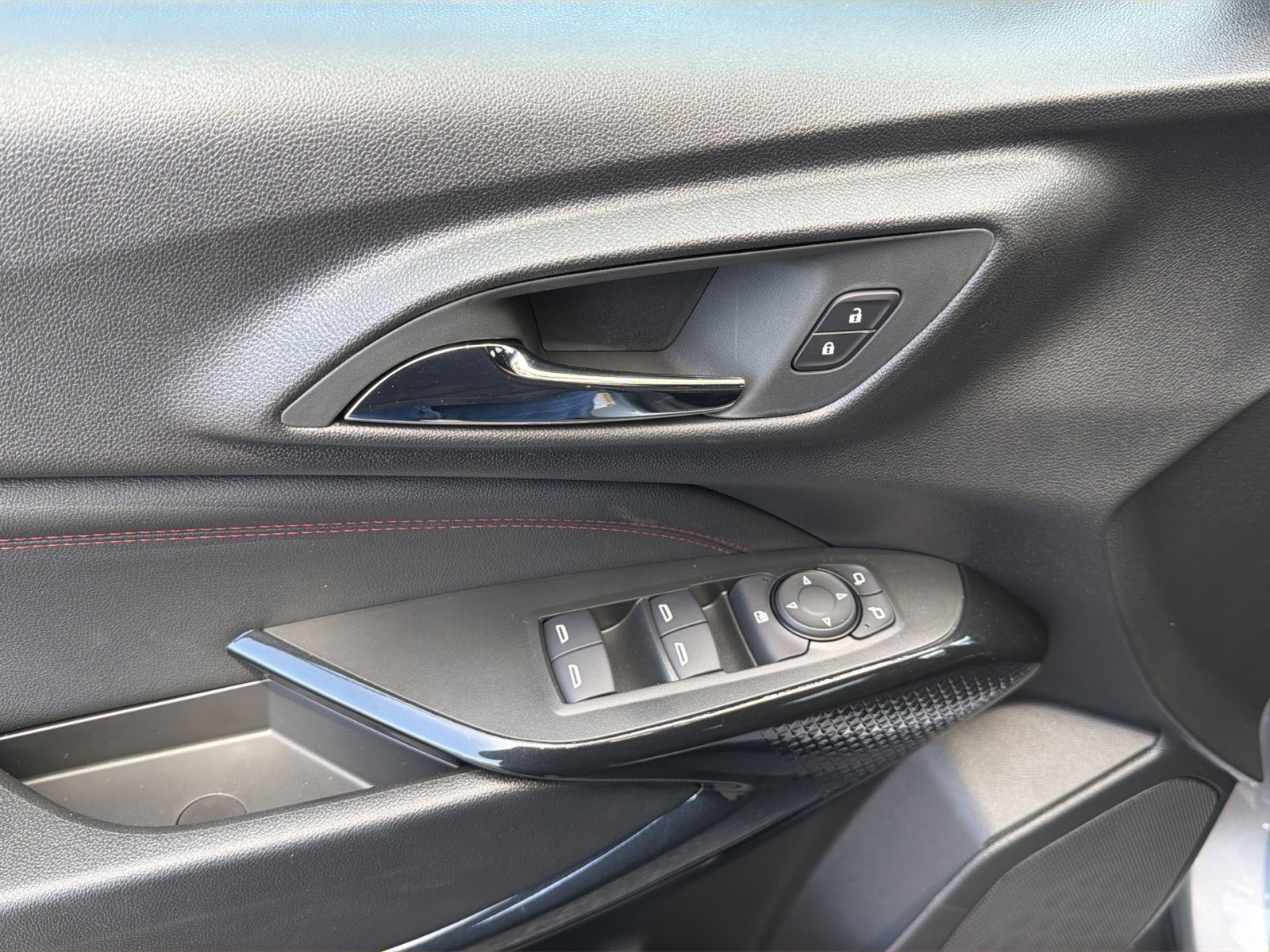 New 2026 Chevrolet Trax RS FWD image 15