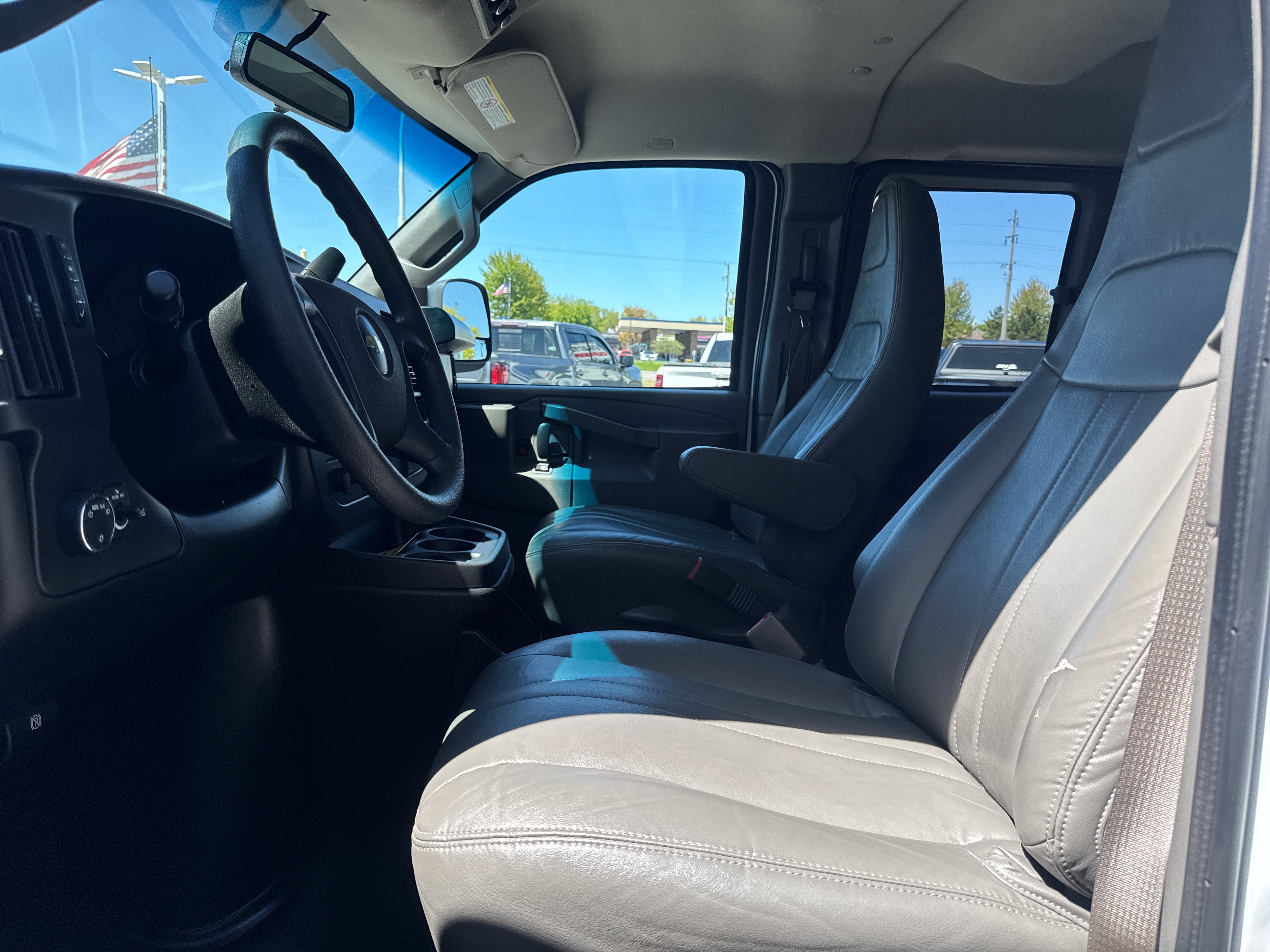 Used 2022 Chevrolet Express 2500 LS RWD image 4