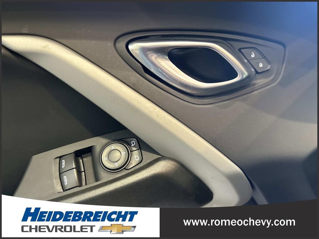 Used 2022 Chevrolet Camaro LT w/ Technology Package RWD image 11