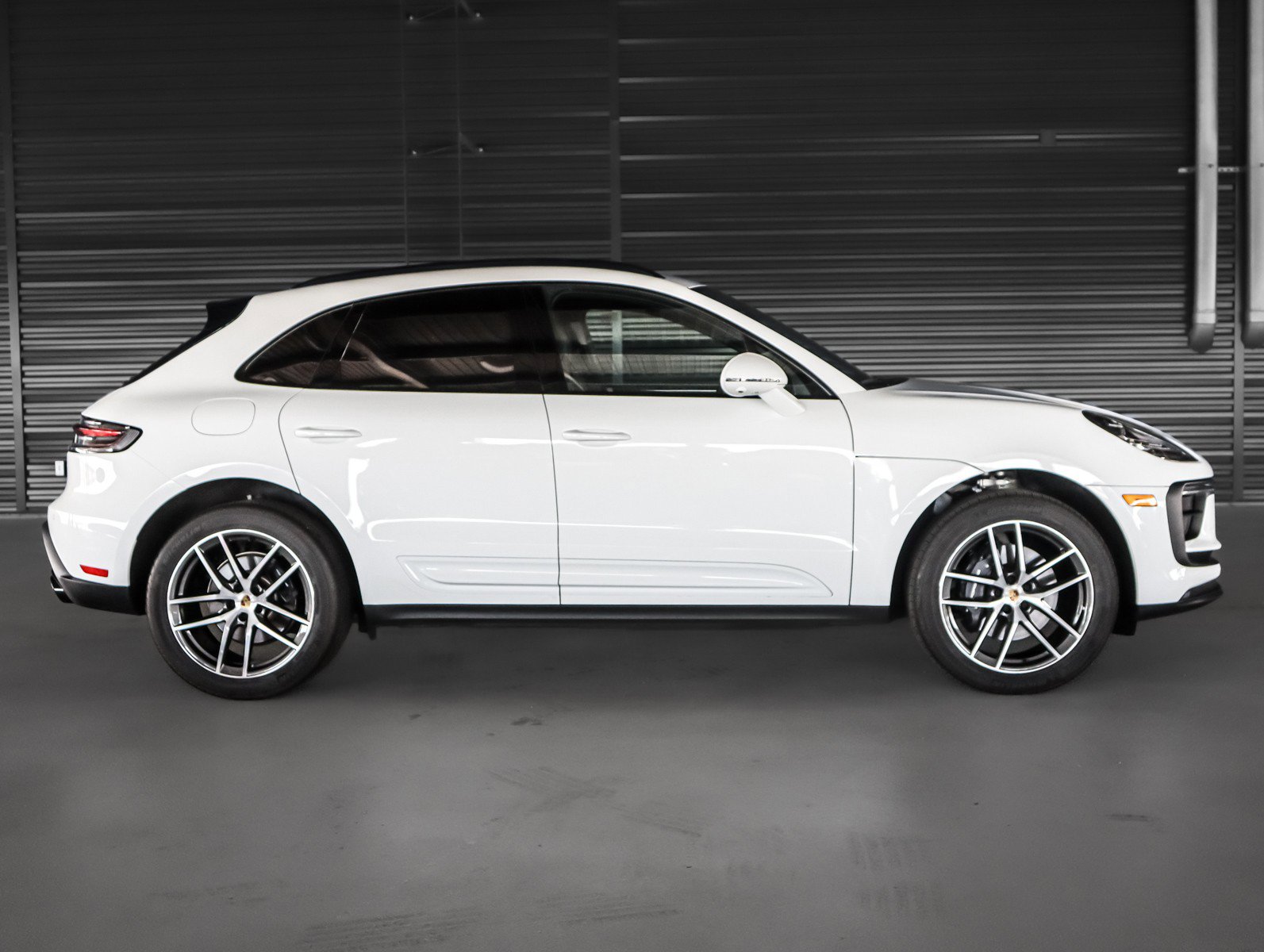 Certified 2026 Porsche Macan AWD/4WD image 11