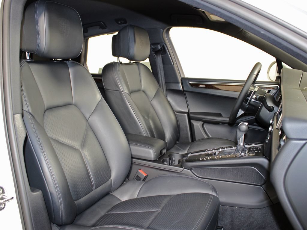 Certified 2021 Porsche Macan AWD/4WD image 41