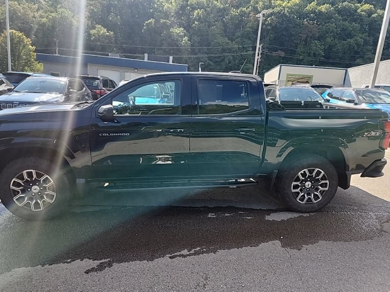 Used 2025 Chevrolet Colorado Z71 AWD/4WD image 4