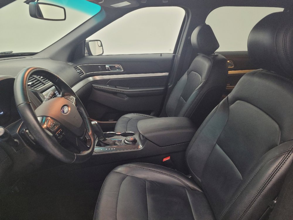 Used 2016 Ford Explorer XLT w/ Equipment Group 202A AWD/4WD image 17