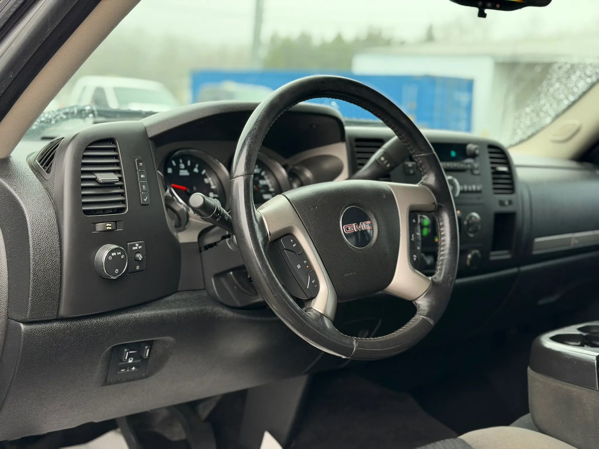 Used 2011 GMC Sierra 2500 SLE w/ SLE Preferred Package AWD/4WD image 11