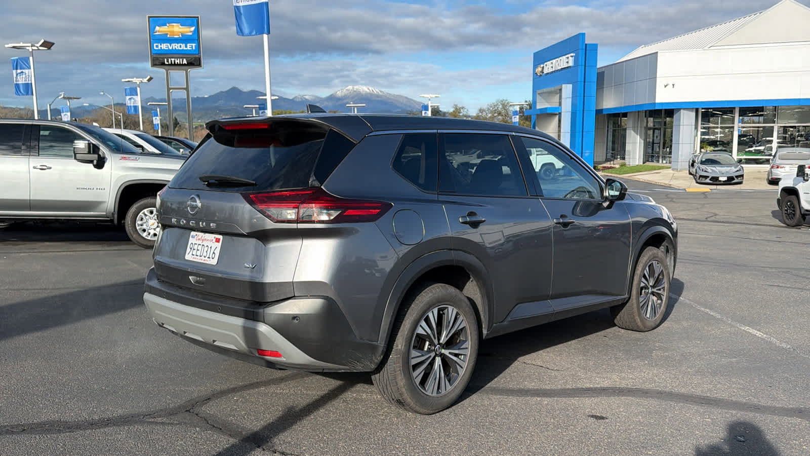 Used 2021 Nissan Rogue SV image 5