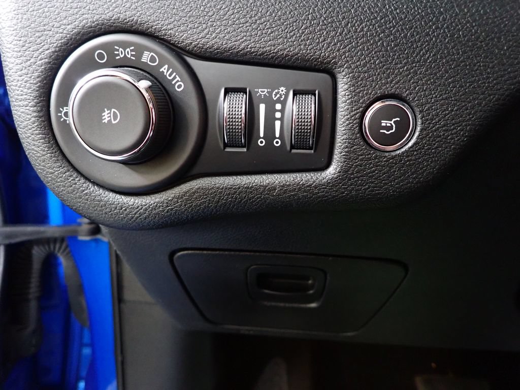 Used 2022 Jeep Cherokee Limited w/ Elite Package AWD/4WD image 26