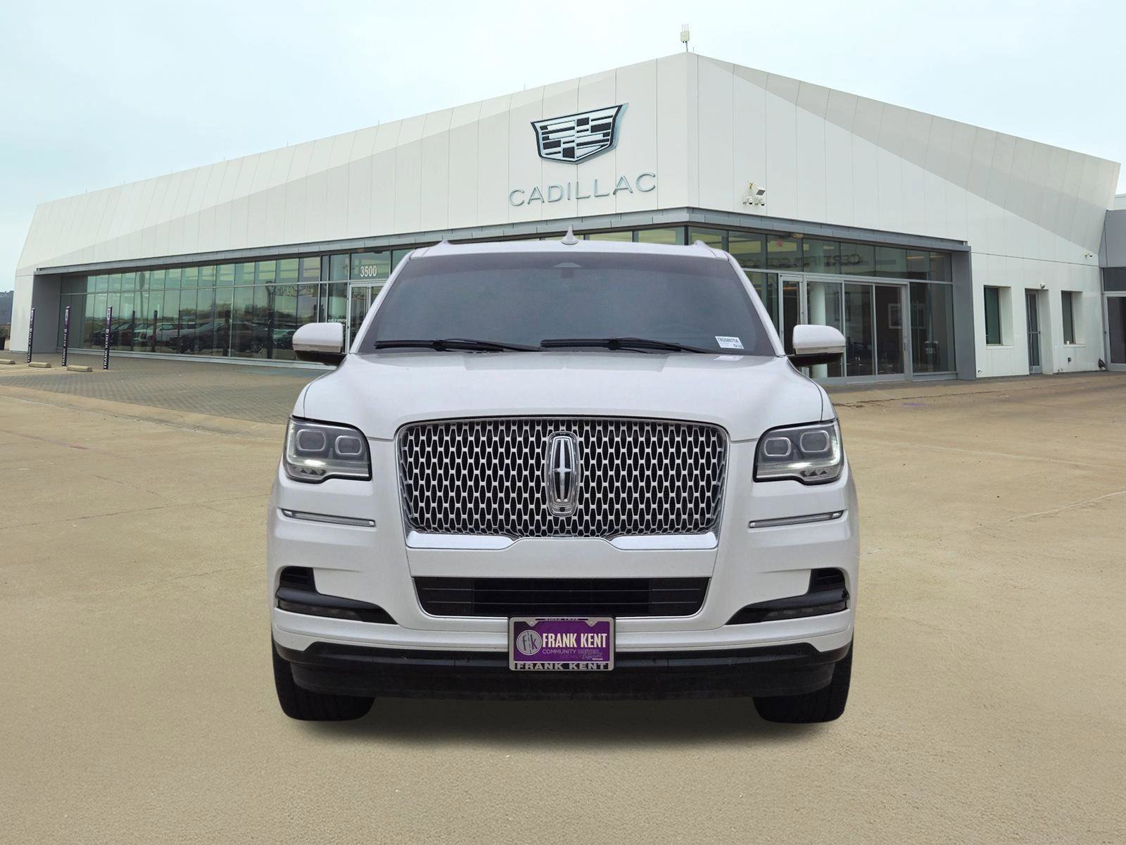 Used 2024 Lincoln Navigator L Reserve AWD/4WD image 2
