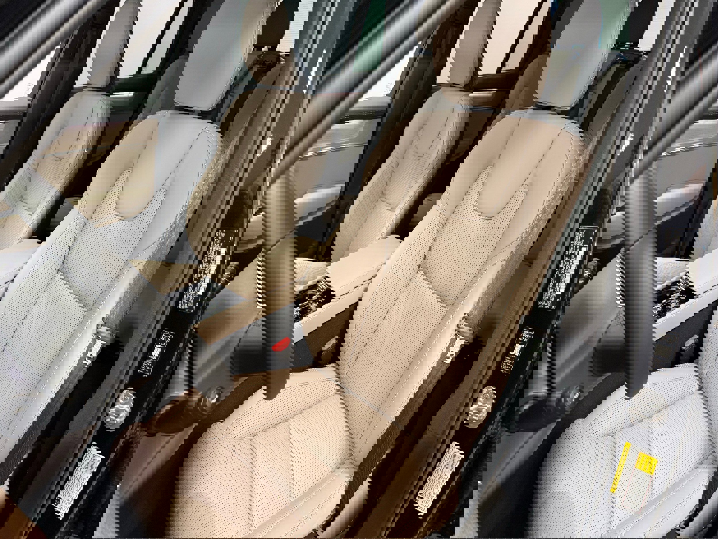 New 2026 Volvo XC90 B6 Ultra w/ Protection Package Premier image 21