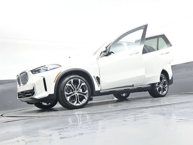 Used 2026 BMW X5 xDrive40i w/ Premium Package AWD/4WD image 43