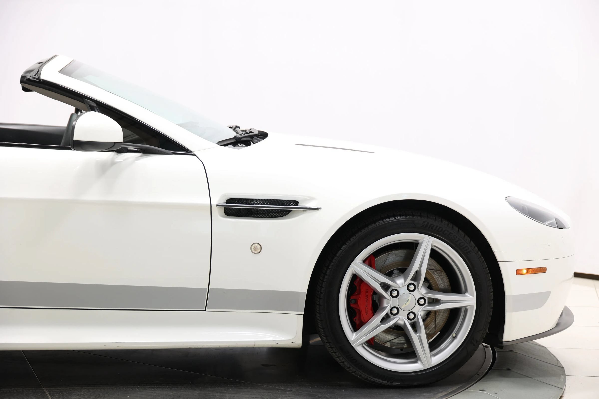 Used 2016 Aston Martin V8 Vantage GT RWD image 54