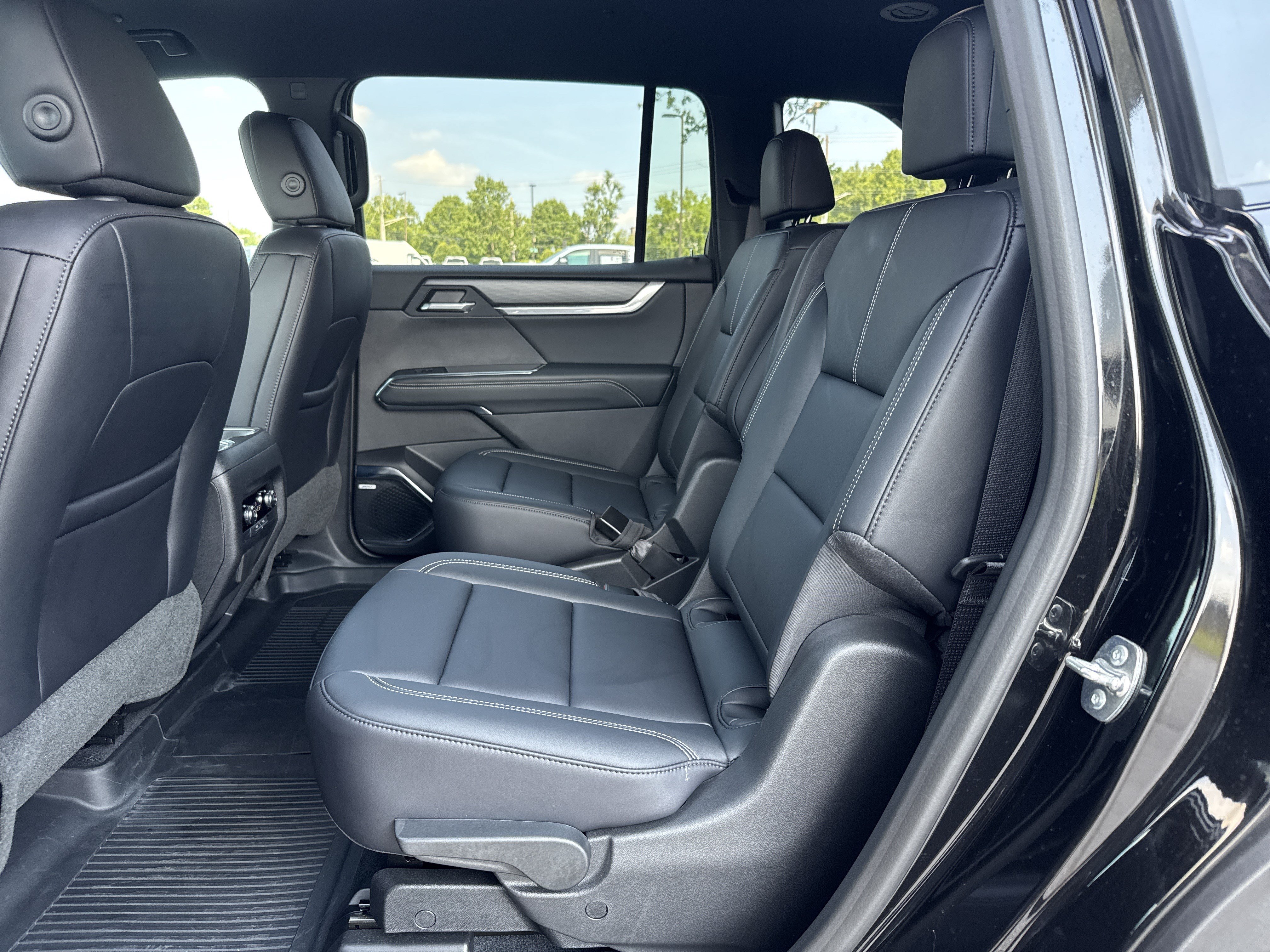 Used 2026 GMC Acadia Elevation w/ Elevation Premium Package FWD image 28