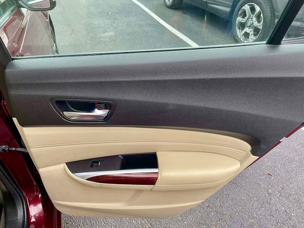 Used 2015 Acura TLX image 9