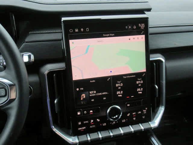 Used 2025 GMC Acadia Elevation image 22