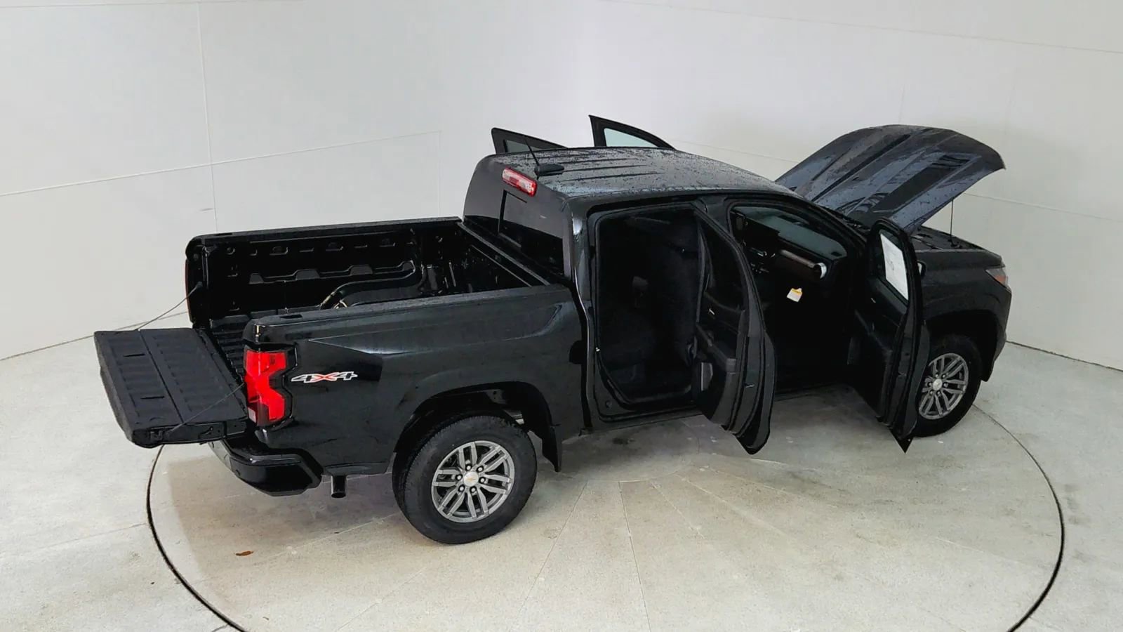 Used 2024 Chevrolet Colorado LT w/ LT Convenience Package image 24