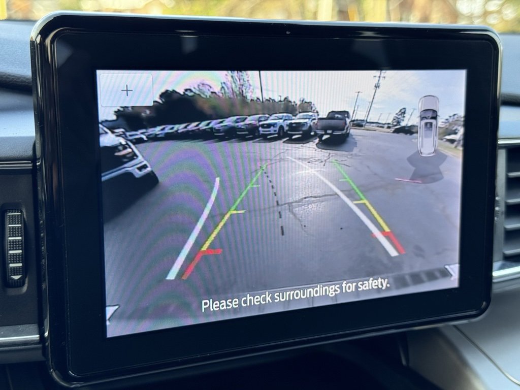 Used 2022 Ford Explorer XLT w/ Equipment Group 202A image 10