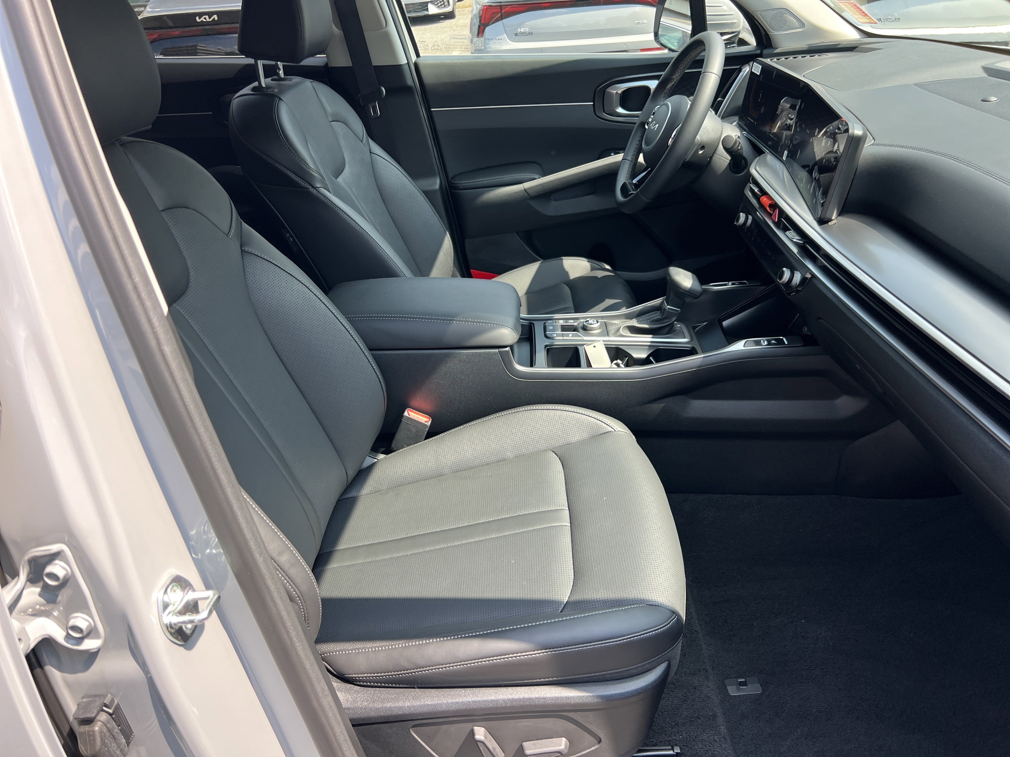 Used 2025 Kia Sorento EX w/ Panoramic Sunroof Package FWD image 10