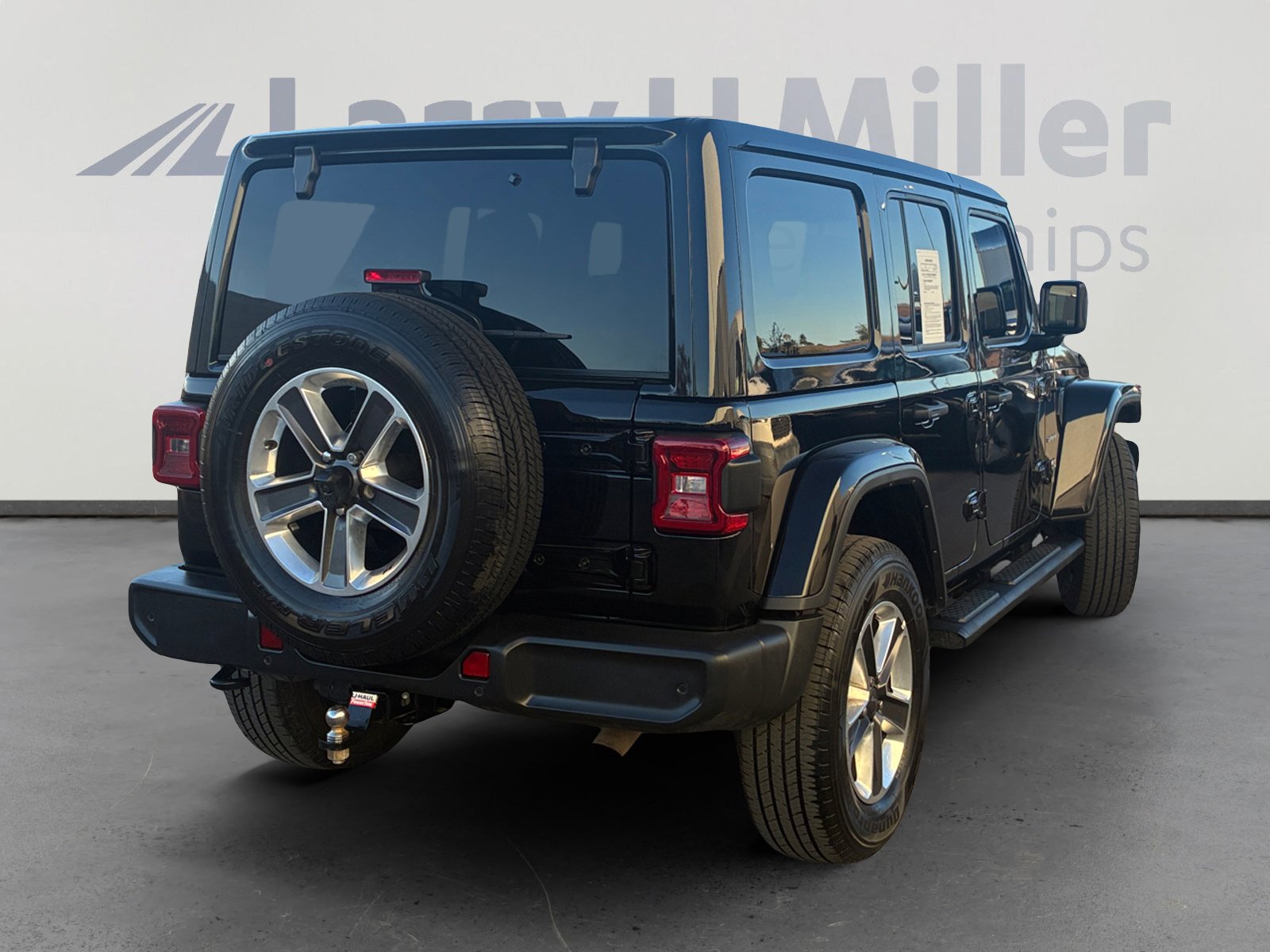 Used 2021 Jeep Wrangler Unlimited Sahara w/ Safety Group image 5