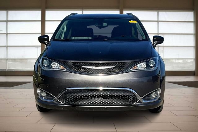 Used 2020 Chrysler Pacifica Touring-L image 3