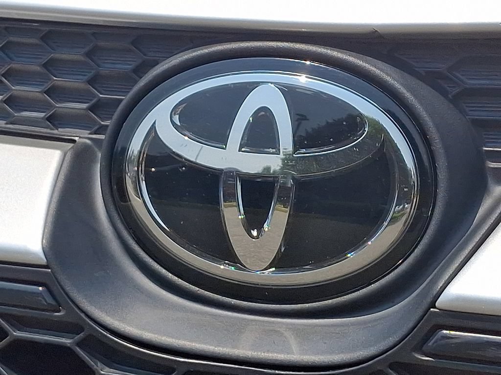 Used 2022 Toyota Corolla LE FWD image 32