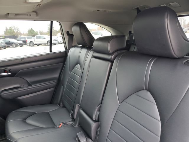Used 2022 Toyota Highlander XLE image 26