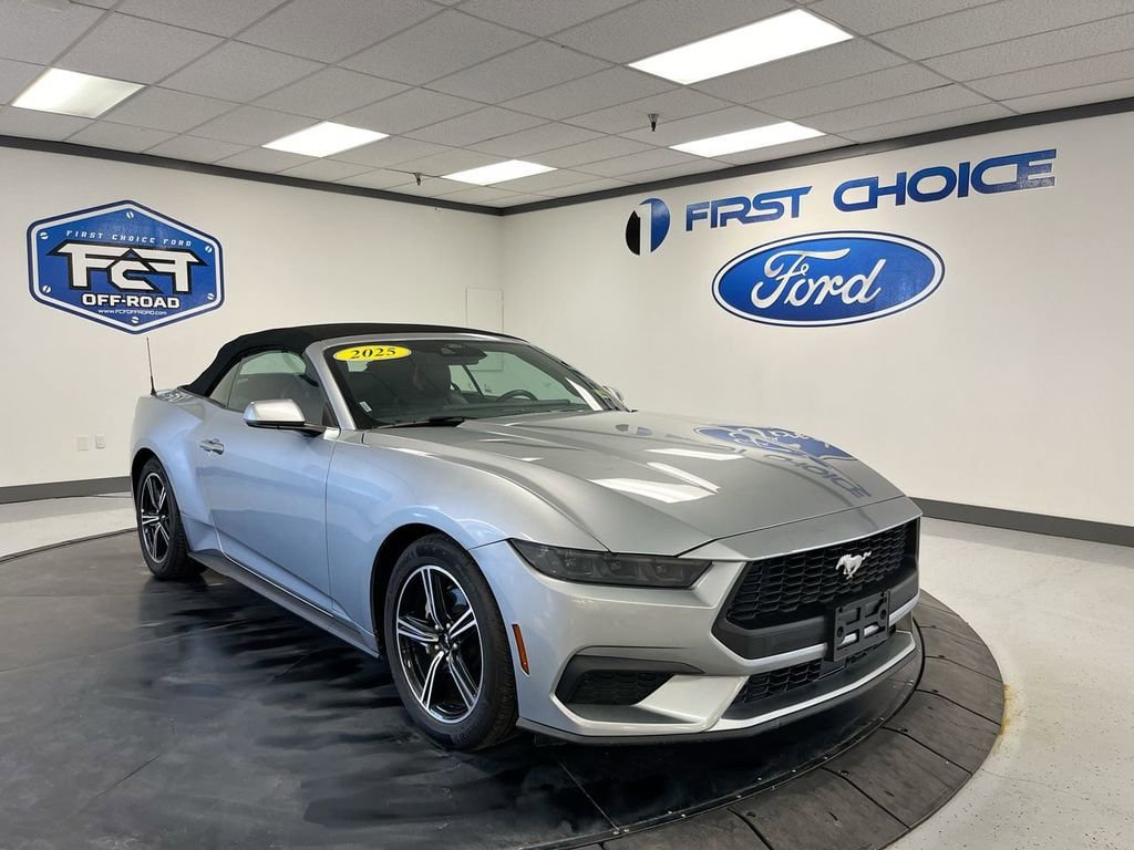 Used 2025 Ford Mustang Premium RWD image 18