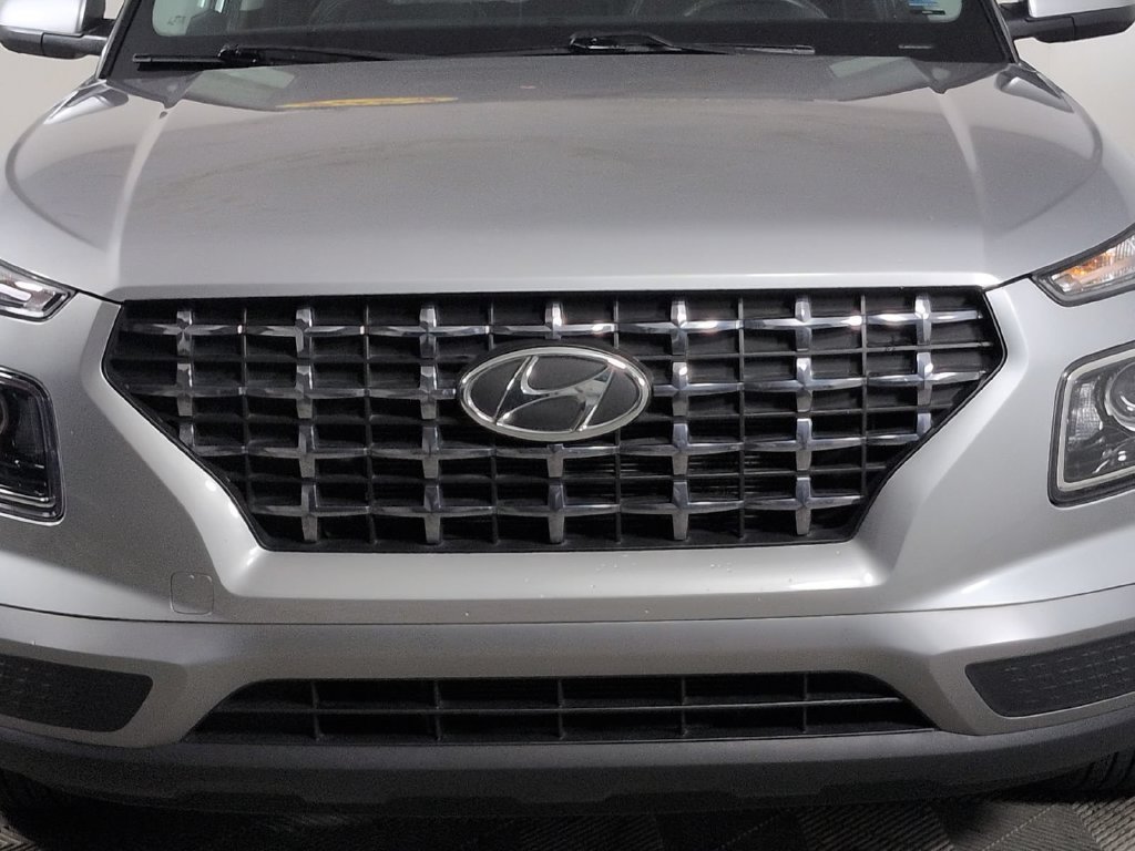Used 2024 Hyundai Venue SEL FWD image 4