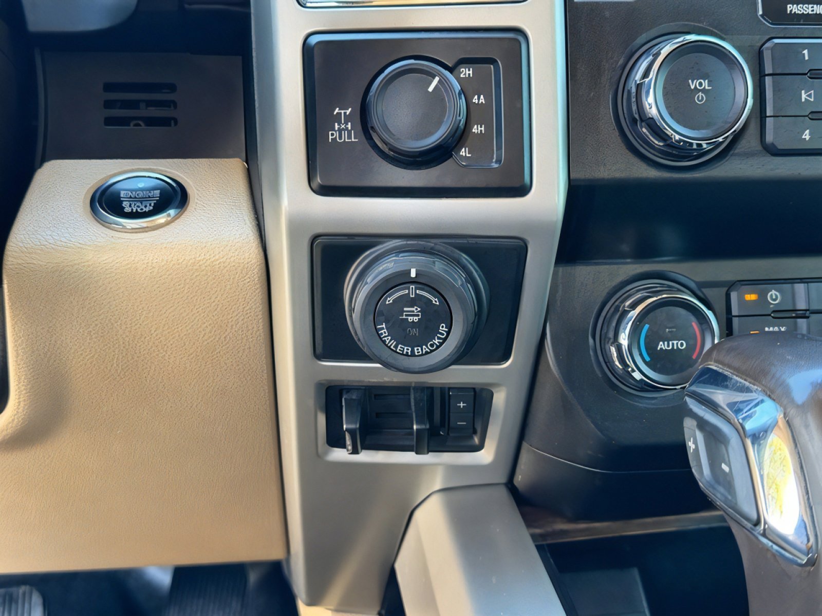 Used 2019 Ford F150 Lariat w/ Equipment Group 501A Mid image 28