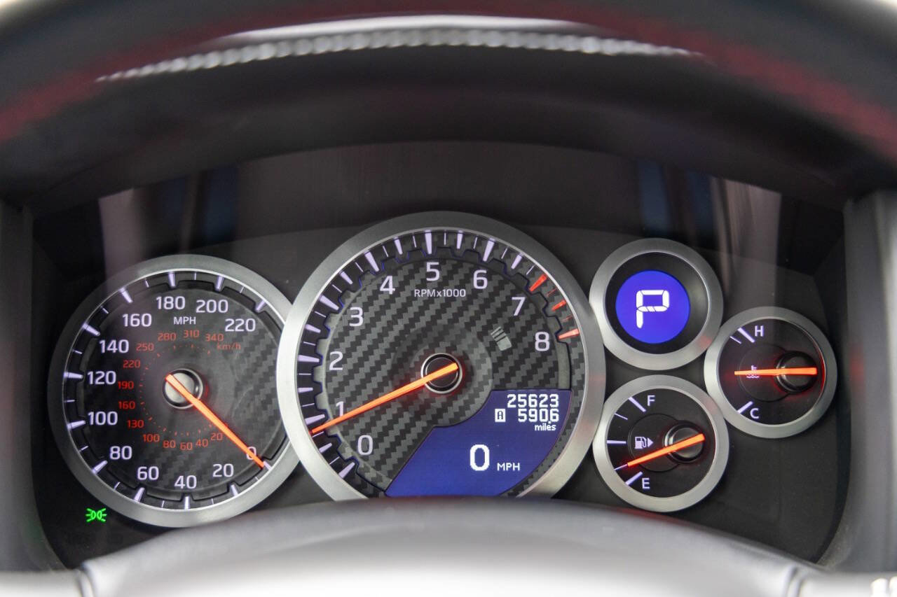Used 2016 Nissan GT-R Premium image 12