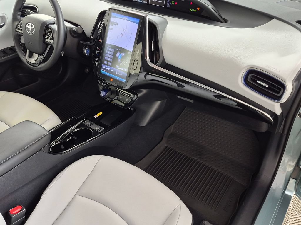 Used 2022 Toyota Prius Limited w/ Premium Convenience Package FWD image 29
